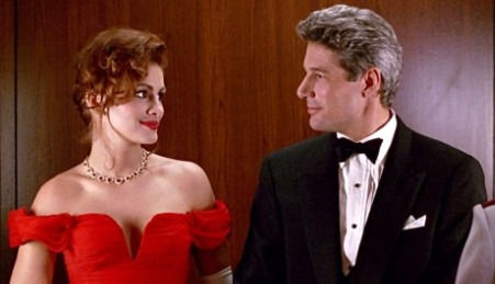 Critically analyse a scene from a film of your choosing that adopts a “male gaze” (Mulvey, 1999).
