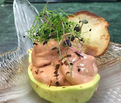 Prepara esta deliciosa receta de 'Aguacate relleno con camarón'