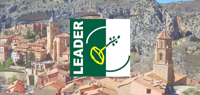 imagen de un pueblo, con el logo de los fondos leader delante