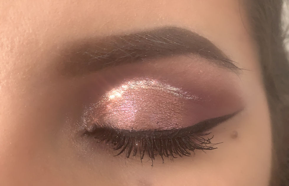 Rose gold cut crease..

My favorite eye look..Rose gold cut crease on dusky pink.

