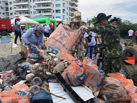 Samarios y el Ejército oxigenaron la Playa Los Cocos