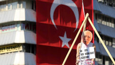 Turco de movimento opositor é preso no Brasil após pedido de Erdogan