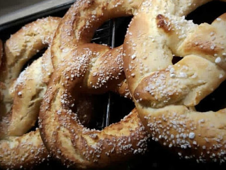 Heute gibt es saftige selbstgemachte Martinsbrezel aus der KiTa Konditorei!