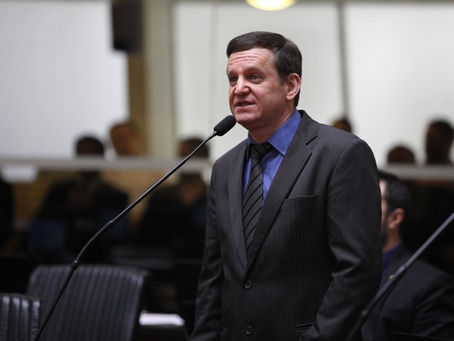 Deputado quer proibir danças sensuais em escolas de SC