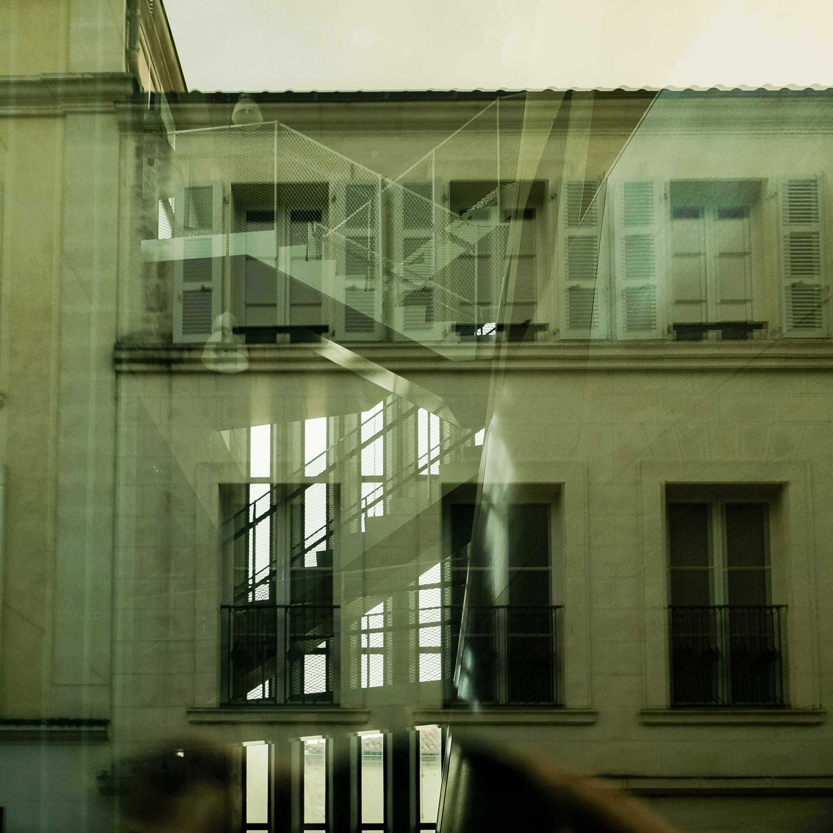 Ombre et reflet content media