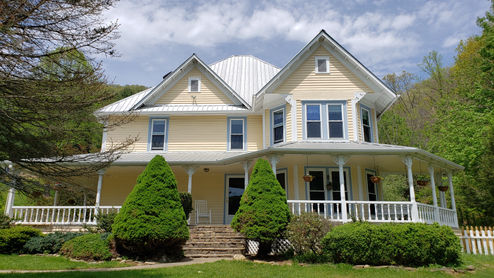 32 Hortons Creek Road Burnsville, NC 28714 ID#: 3504212