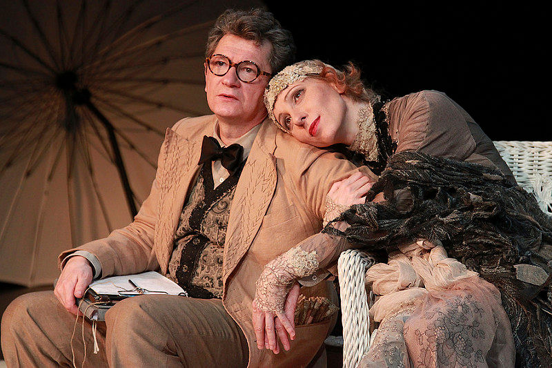 Андрей Ильин и Юлия Рутберг в спектакле «Крик лангусты», фото Кристины Бабаевой