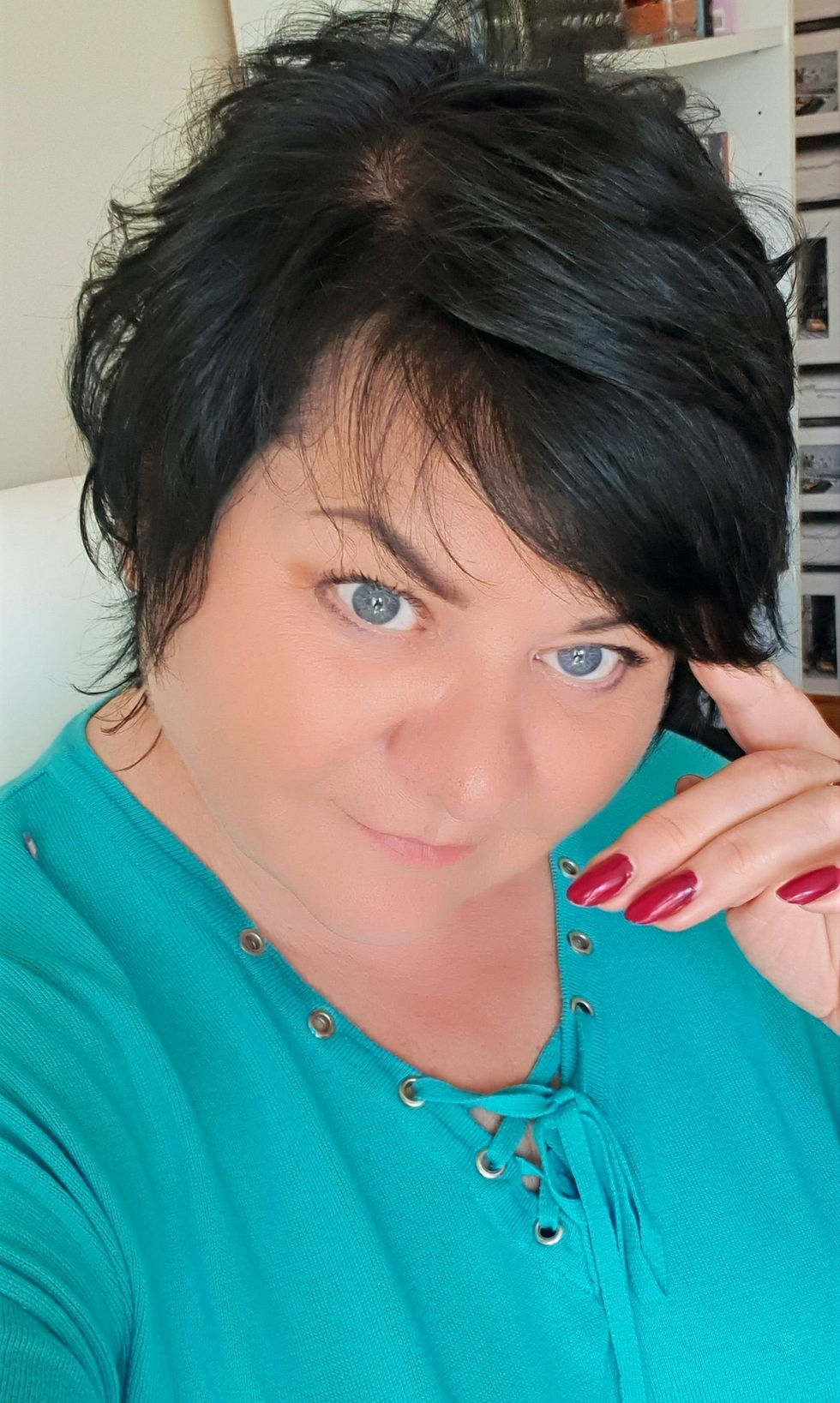 moteris, deivina orchide, zydros akys