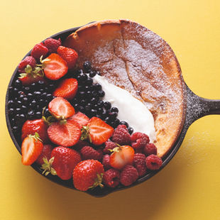 Desertas pusryčiams – orkaitėje keptas „Dutch baby pancake" (Receptas)