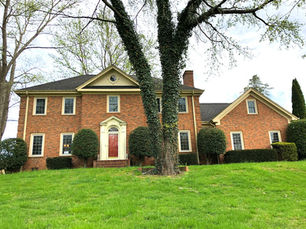 222 Hawthorn Drive
Hendersonville, NC 28791
MLS ID#: 3608091