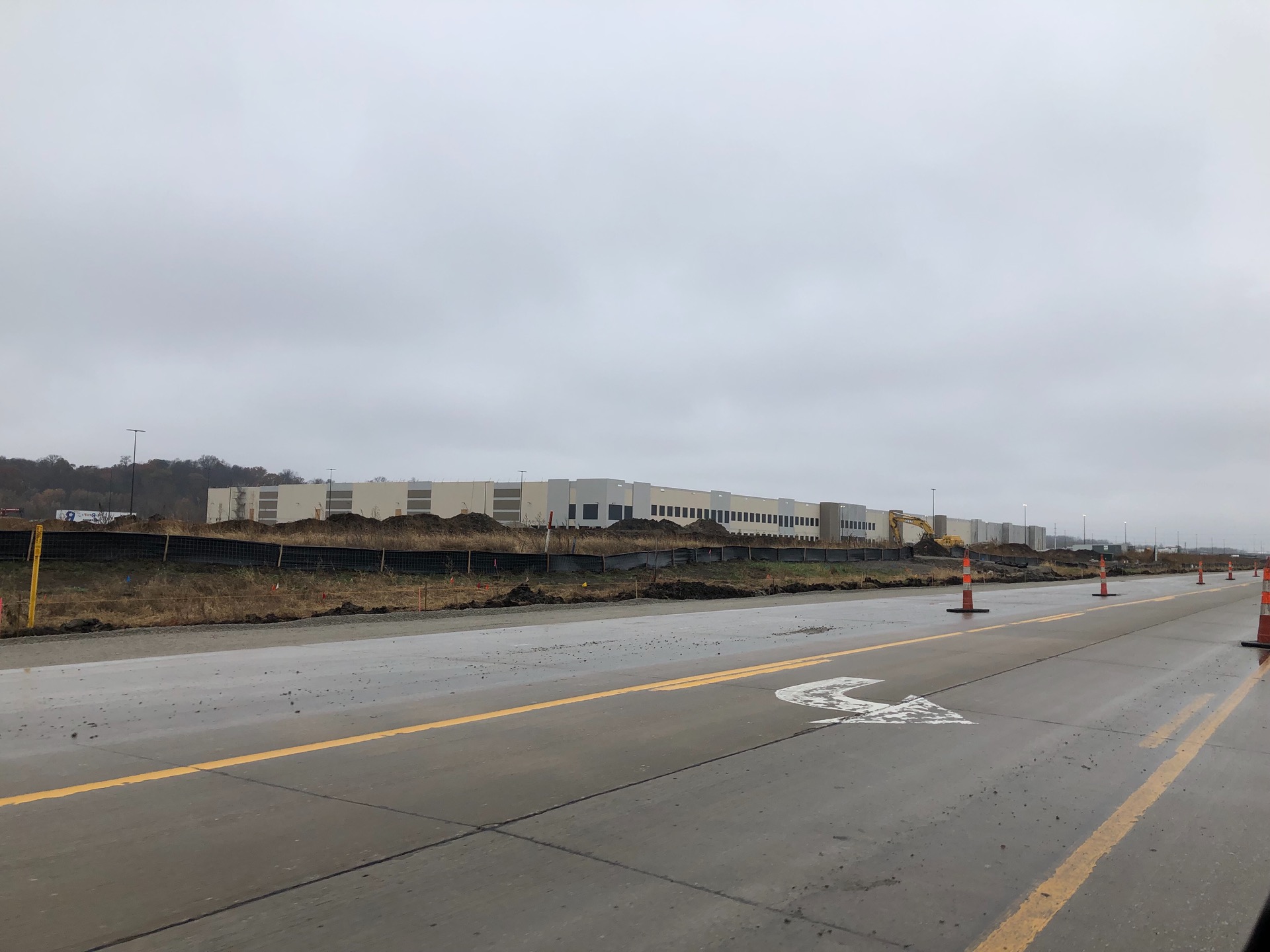 Amazon Fulfillment Center-Premier 370 Business Park (St. Peters) content media