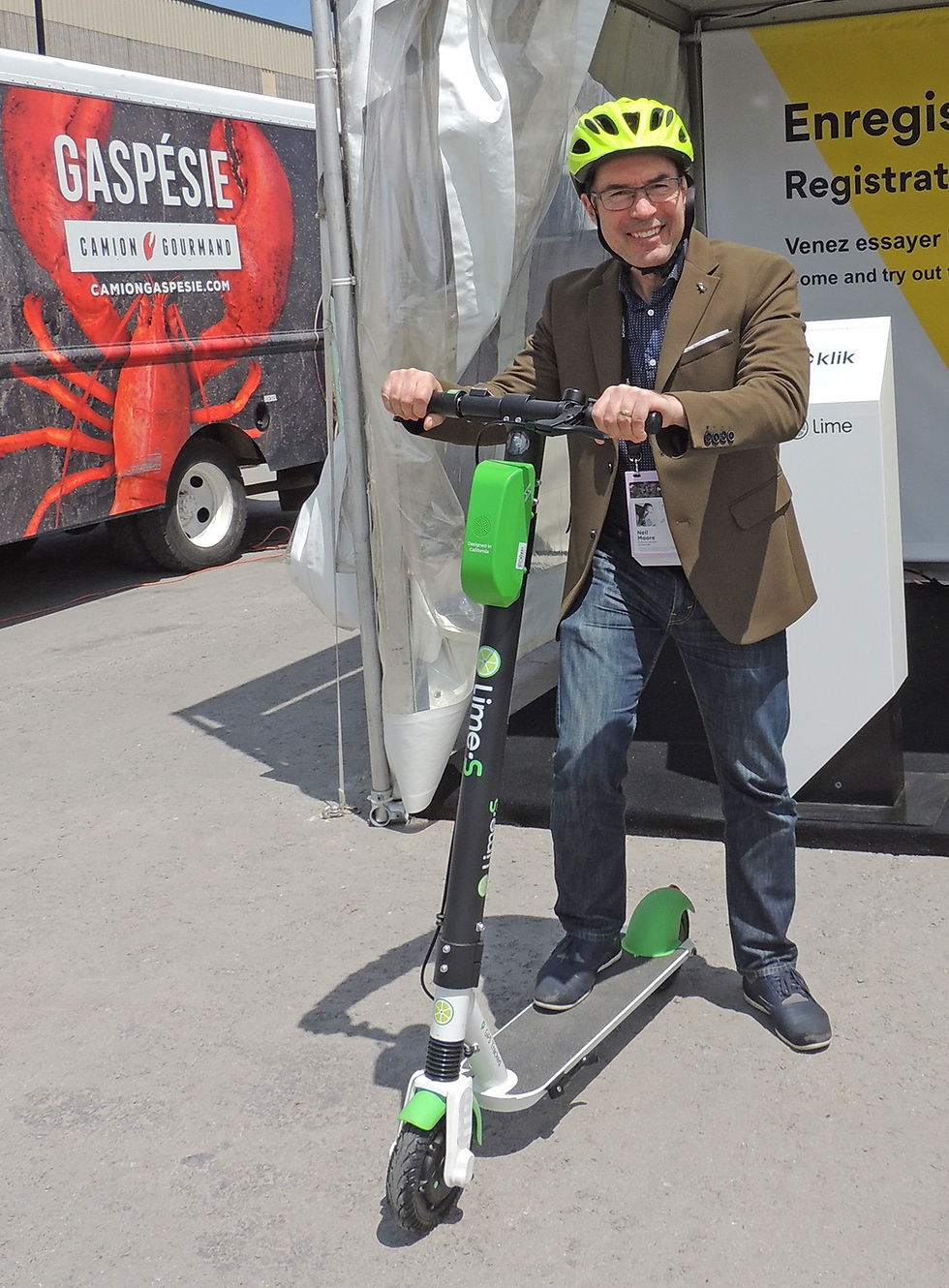 Auto journalist Neil Moore took advantage of the e-scooter test track at the recent Movin’ On Summit in Montreal. (Credit: Neil Moore)