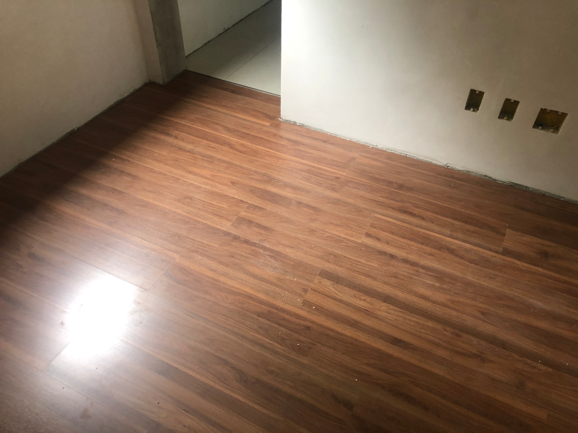 Piso laminado Noce Oro — foto 3