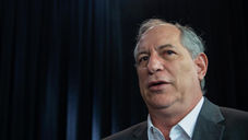 Ciro chama Eduardo de "tolete de esterco" e quer cassação por quebra de decoro por falar em novo AI5