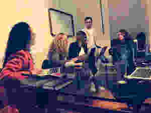 Antonio Estrada impartiendo taller de FASHION WEEK ACADEMY®