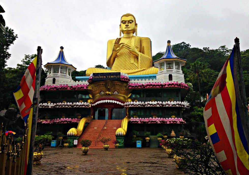 Entrée du Temple d'Or de Dambulla Sri Lanka