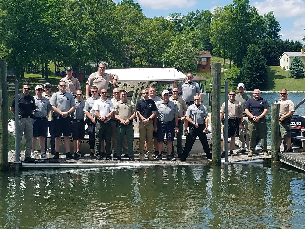 Smith Mountain Boat And Tackle : Bait & Tackle Shop | Smith Mountain Lake Captains Quarters - Smith mountain boat & tackle 167 morgans fork rd penhook va 24137.