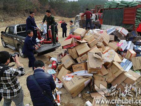 江西南昌县集中销毁假冒伪劣消防产品