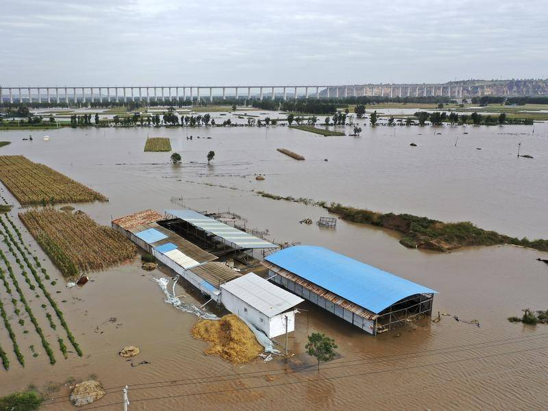 Great floods in northern China are still heavy At least 28 buses crashed into a fast-flowing river in Hebei. content media