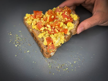 Tofu revuelto con tomate