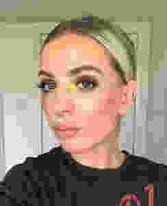 pops of neon, tendência de maquiagem neon, pontos de neon, 2020 makeup trend