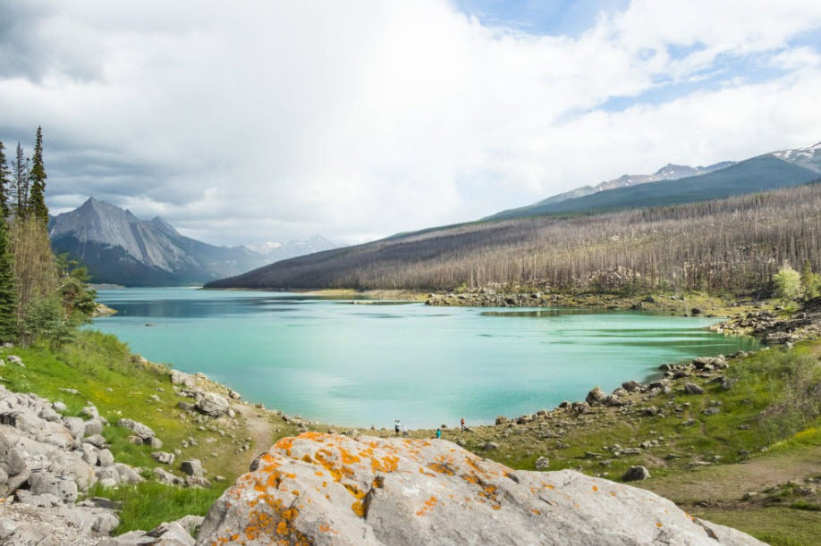 Paysage en Alberta - vue du Medicine Lake, Jasper. Crédit photo: PhotoArtStudio29