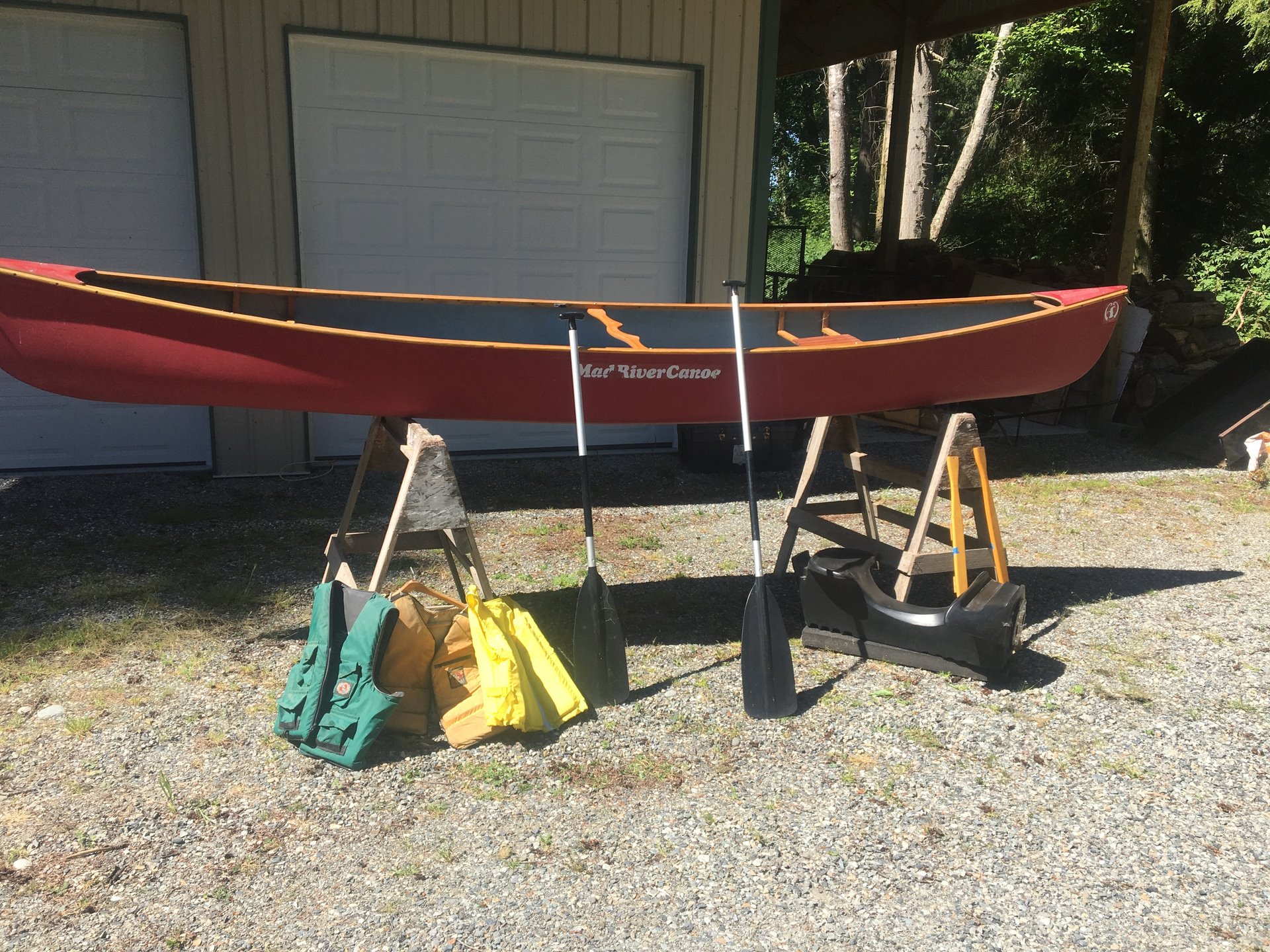 16' mad River Canoe 2 paddles,2 life jackets,whitewater accs content media