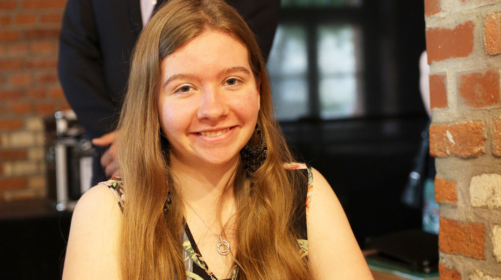 LARA SCHULZE visual data 8