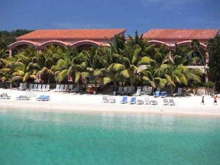 Hoteles continúan cerrados en Islas de la Bahía.