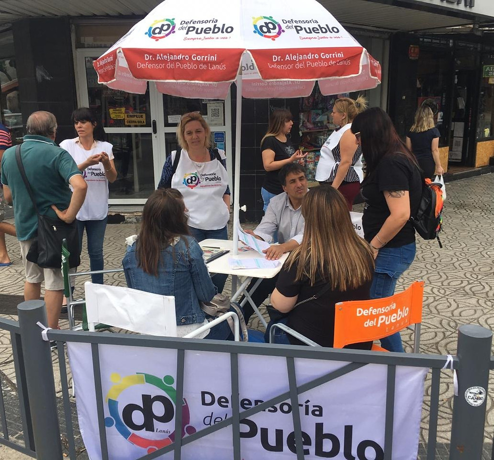 Un grupo de madres fueron recibidas y asesoradas por el Defensor del Pueblo de Lanús, Alejandro Gorrini.