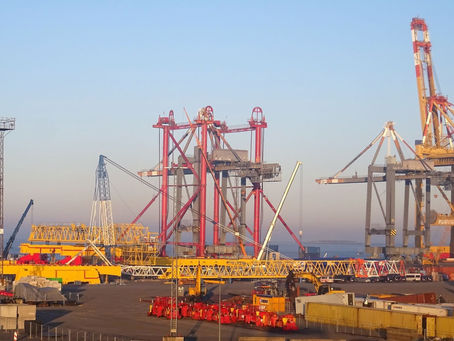 Liebherr beginnt mit der Montage von zwei neuen Containerbrücken für MSC-Gate in Bremerhaven   
