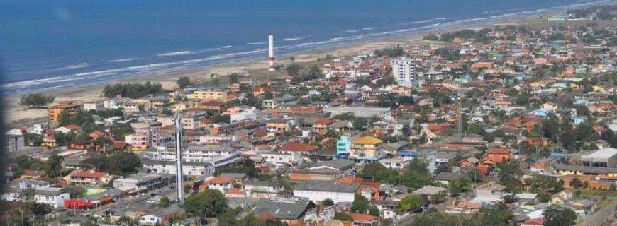Distante aproximadamente 170 Km de Porto Alegre, o município de Arroio do Sal apresenta condições de receber o Porto do Litoral Norte gaúcho.