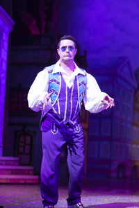 Ben Nickless as Buttons. 