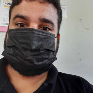 ENQUANTO LÁ FORA O MUNDO EXPLODE...