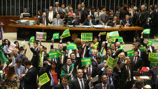 O pêndulo da democracia no Brasil - Uma análise da crise 2013–2018
