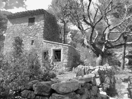 Dans une carrière abandonnée, près d'Aix , Cézanne venait peindre là ...à nous de peindre.....