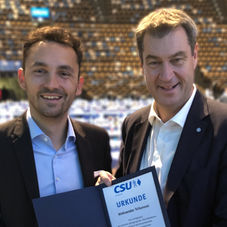 Markus Söder ehrt Aleksandar Trifunovic zum Abschluss der CSU Akademie