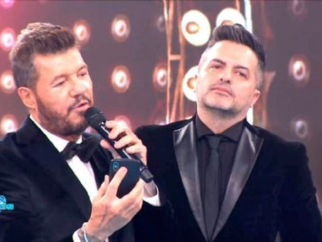 Cantando por Tinelli