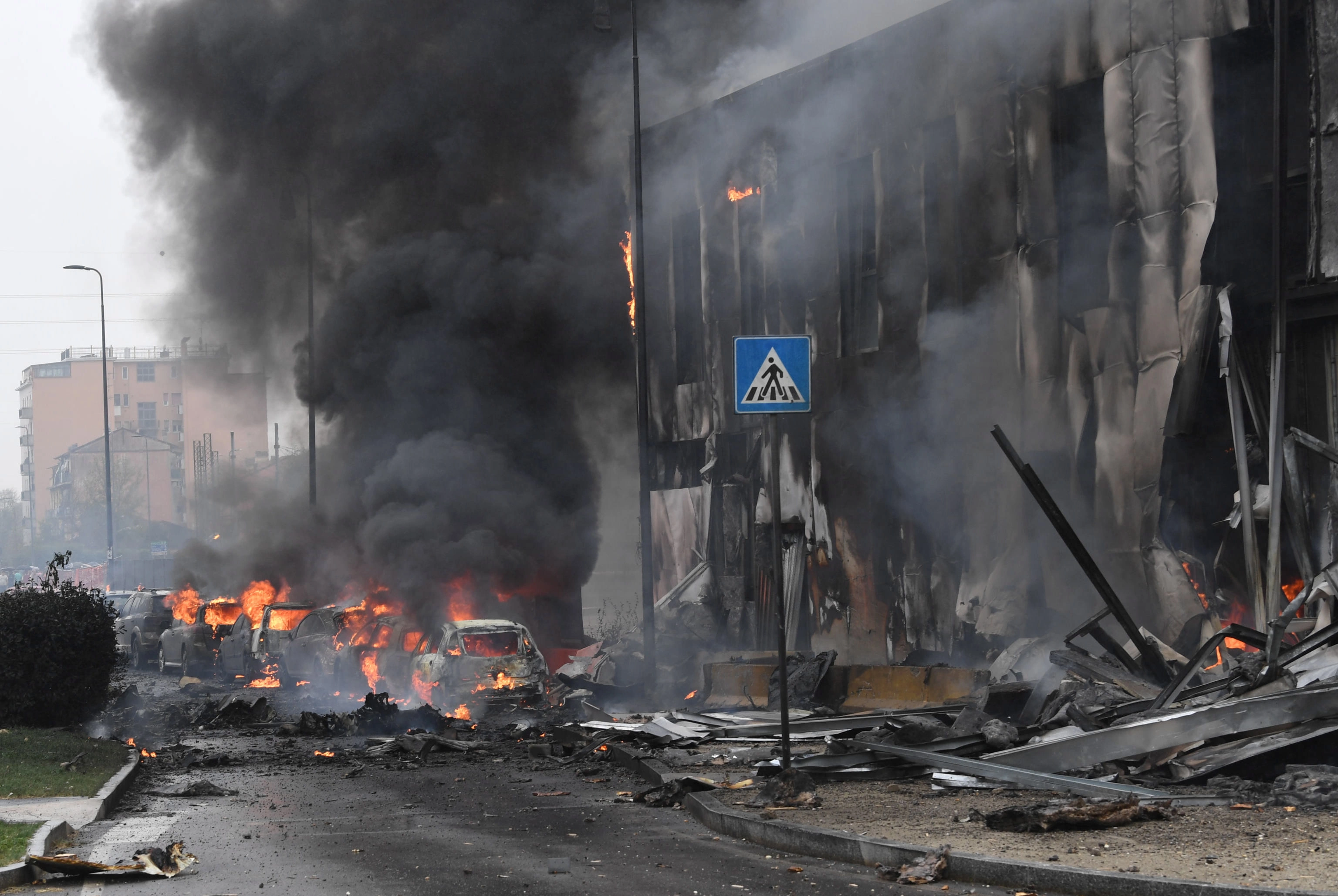 Thriller! A small passenger plane crashes into a building in Italy. Building fire - death content media