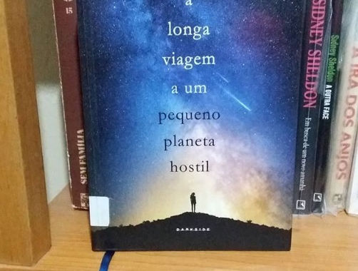 A longa viagem a um pequeno planeta hostil