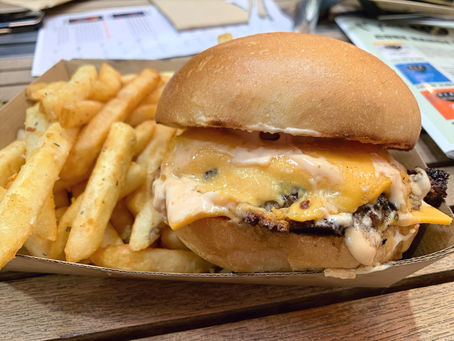 Black Bear BBQ - Cheeseburger