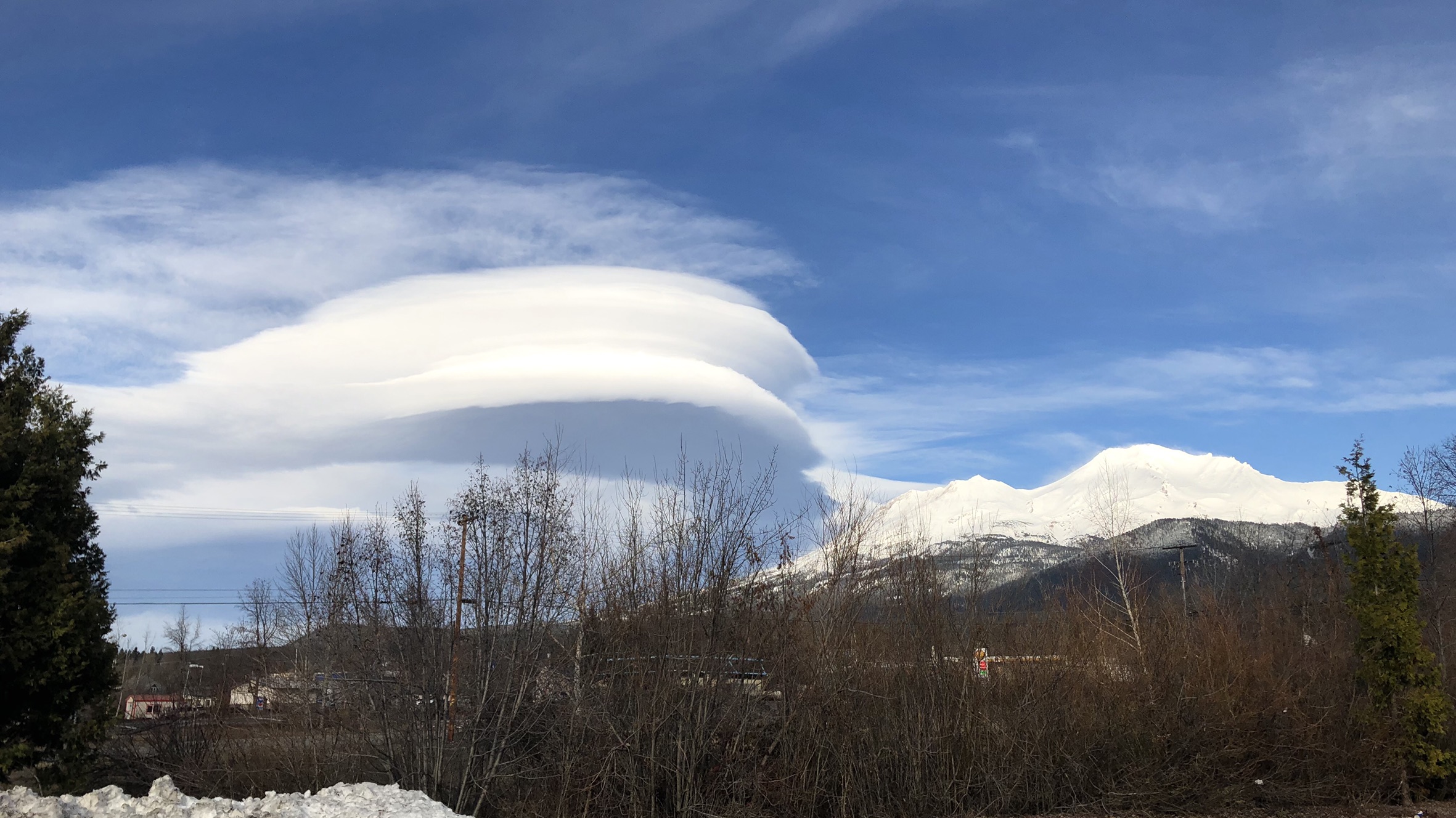 雲 content media
