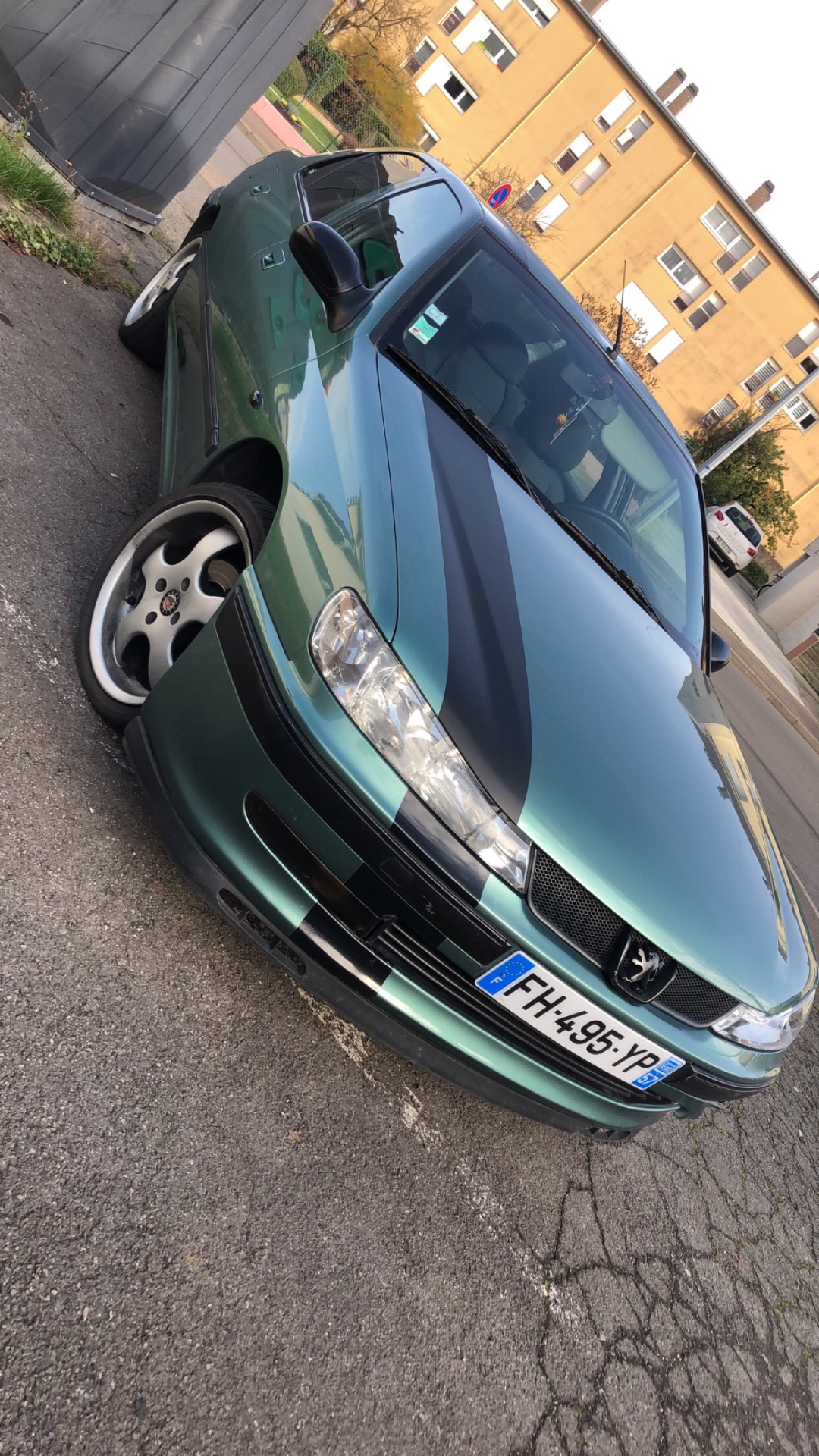 Peugeot 406 content media