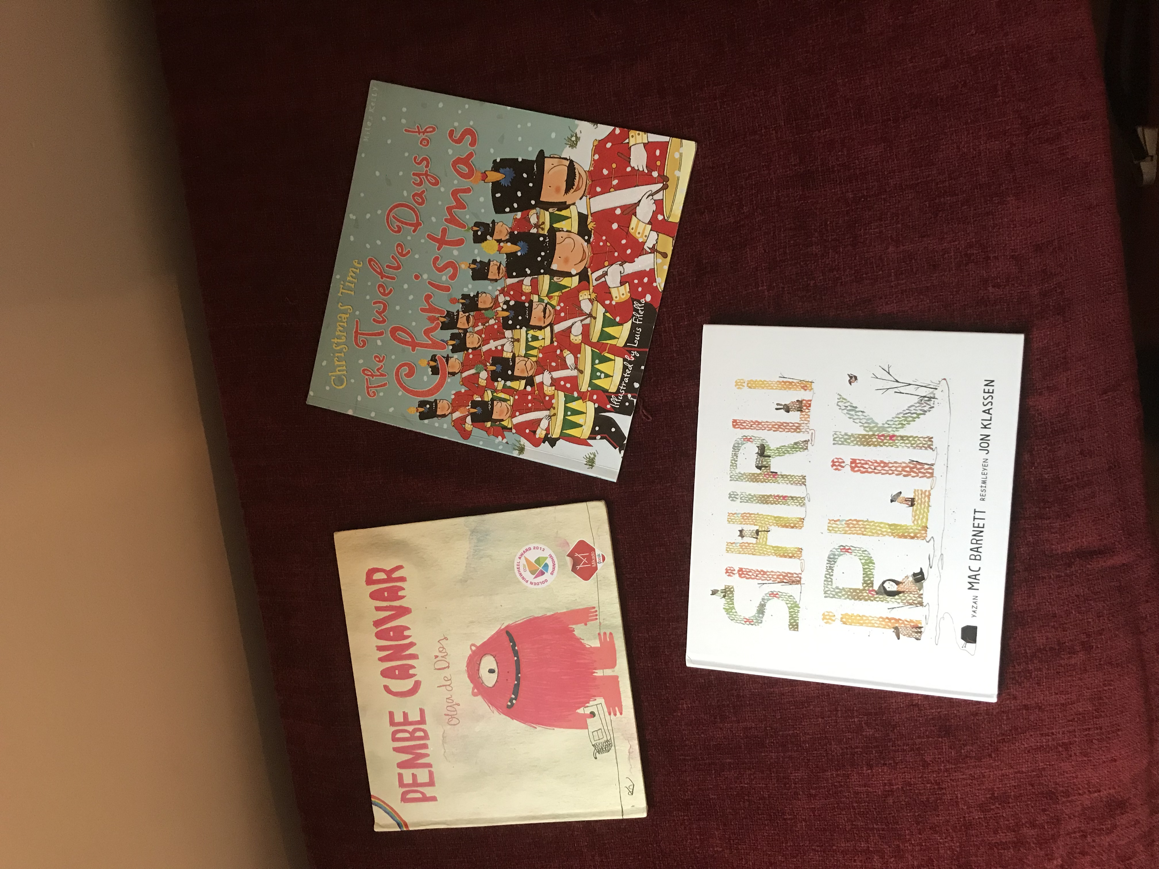 4-6 yaş çocuk kitabı takas. Üçü de oldukça keyifli 3 adet hard cover çocuk kitabı. Biri görüldüğü üzere İngilizce. content media