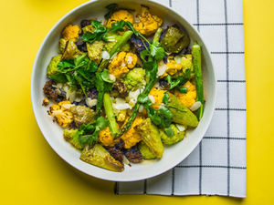 kepti žiediniai kopūstai su smidrais