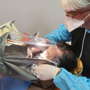 Ex-dentiste, elle invente un dispositif pour protéger ses confrères des risques de projections