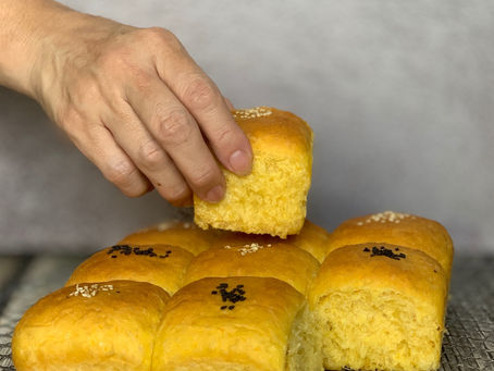 Pumpkin Dinner Rolls