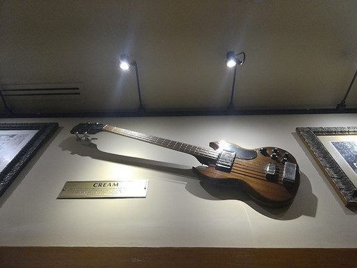 Exhibiting the History of the Electric Guitar in American Museums