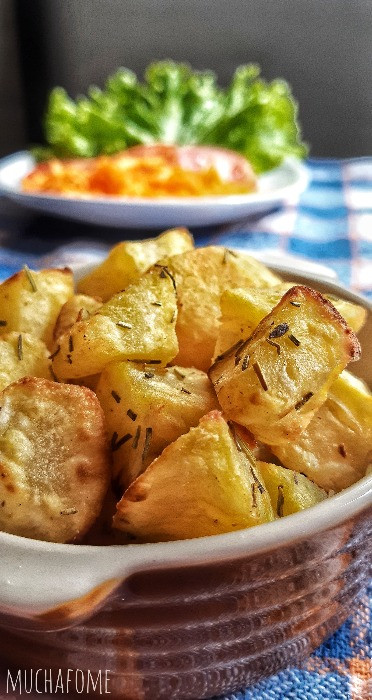 Batata doce com alecrim assada