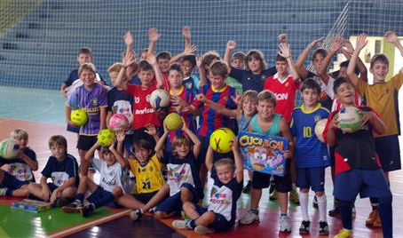 Município oferece esporte às crianças durante as férias
